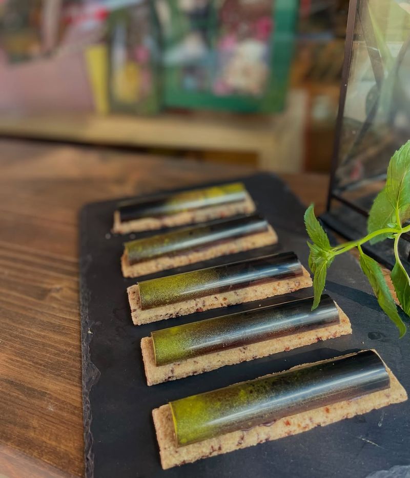 Chocolate bars with pistachio